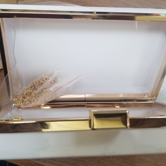 Handbags - Picture 2 of 3